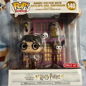 Funko Pop Deluxe Harry Potter with Eyelops Owl Emporium